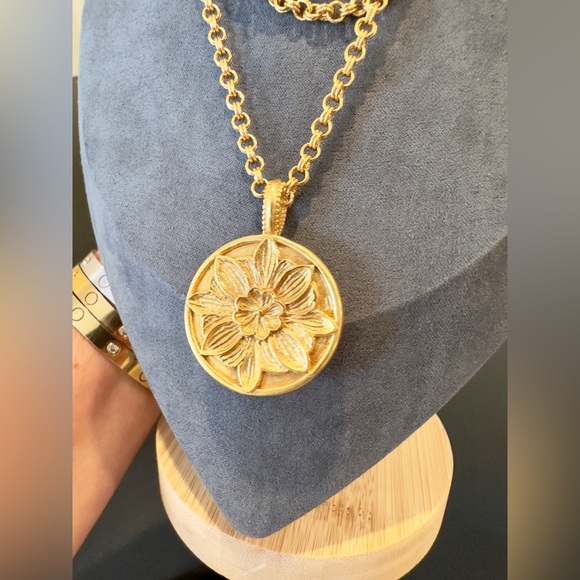 NWT Luxury Bohemian Authentic Julie Vos Mother of Pearl Statement Necklace - Picture 11 of 17